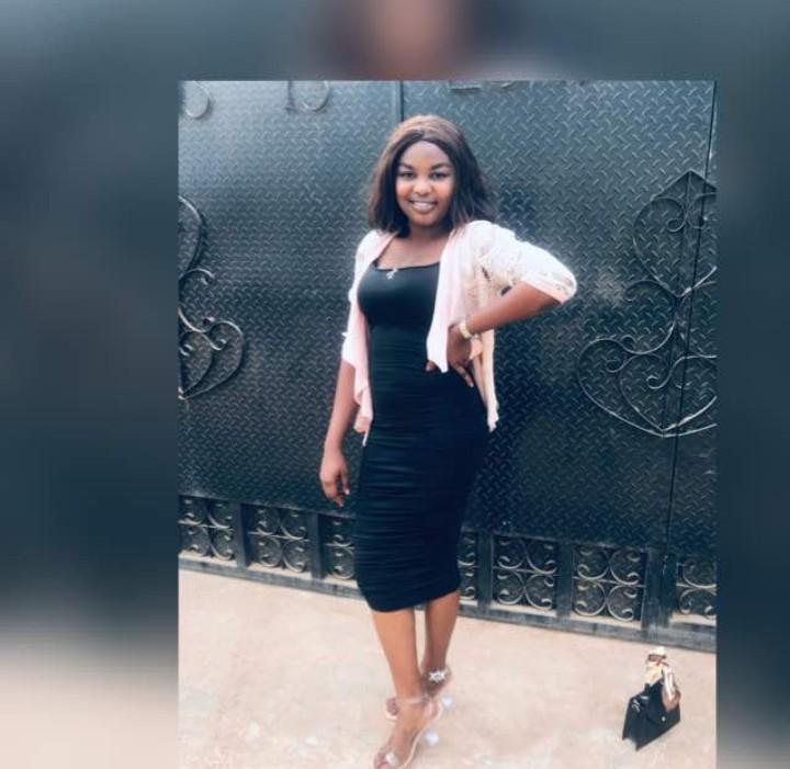 oloyenaija1's tweet photo. She had just gone to have a photoshoot, thereafter went to make copies of materials at her siblings' photocopy center for exans. The Akungba accident claimed her life.

Today is the ONLY day I didn't hear or read from my friend, Seun Ogini Topmost before she left.😢

I'm broken https://t.co/3iT6KkBYYM