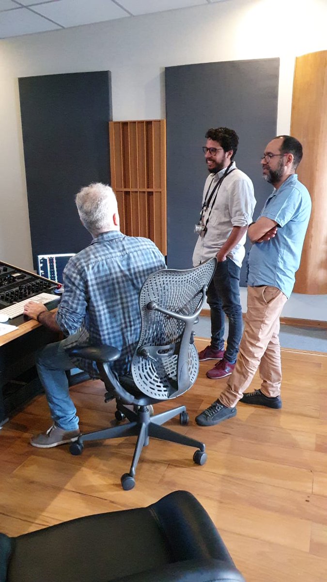 estaticainvitro's tweet photo. @SalvatorePY y @negibgiha con Aldo Gilardi-Magnan de Hitmakers Mastering en Lima, Perú, escuchando la masterización final del disco. Un placer trabajar con un gran profesional! https://t.co/djWj8SHVeN