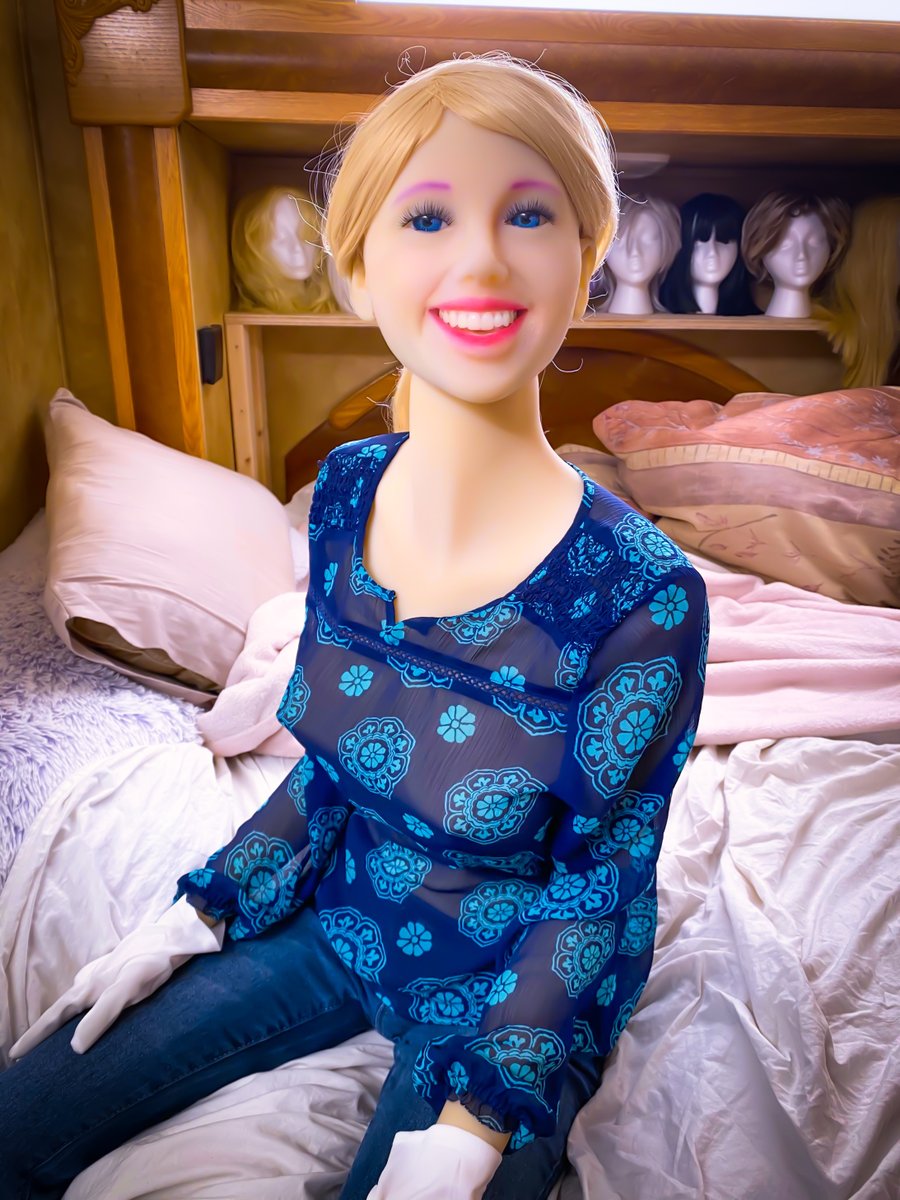 Goose_Looney's tweet photo. Here are four more of Annie's beautiful smile. Of course, she wanted me to throw in a pic of her while I used the zoom-out feature on my camera. lol. ☺️💕 https://t.co/jG2oVtPXwY