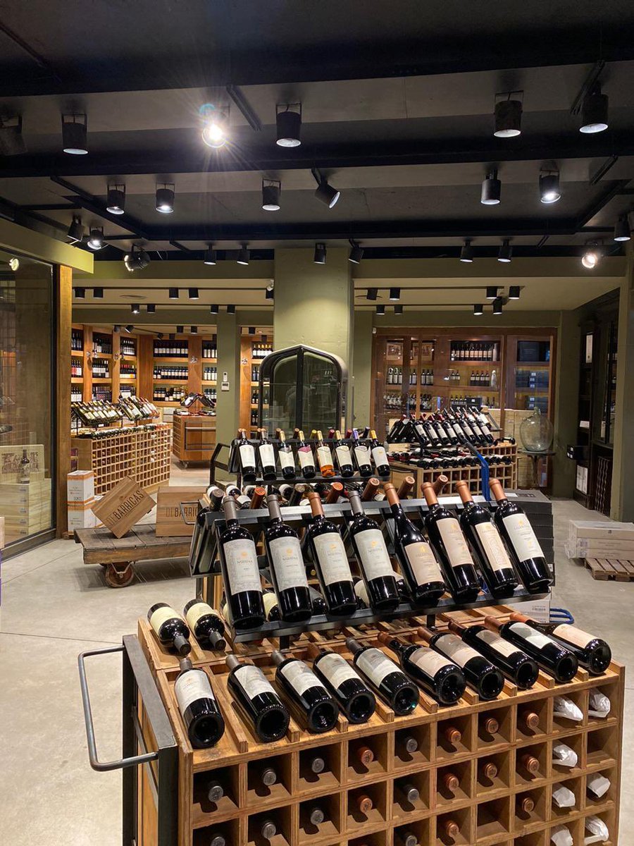 💥🍷 ¿Conoces #DeBarricasPuertoMadero? Te esperamos en Macacha Güemes 396 para que descubras un nuevo concepto en vinotecas.

📆 Abierto de lunes a sábados de 10 a 21 hs y domingos de 10 a 18 hs para que retires tu compra online
⠀⠀⠀⠀⠀⠀⠀⠀⠀⠀⠀⠀