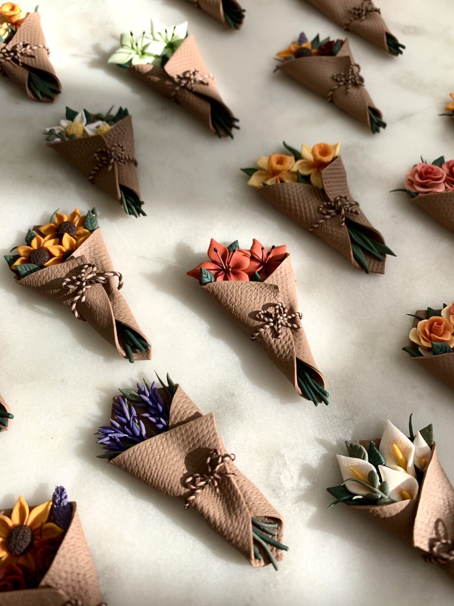 craftedbyari's tweet photo. 💐 burlap wrapped bouquets 💐

all completely hand-sculpted with clay 🌻🌸 earring hooks/posts will be added to the tops! the first part of my valentine’s day update 🤍 https://t.co/5pgWg8DplC