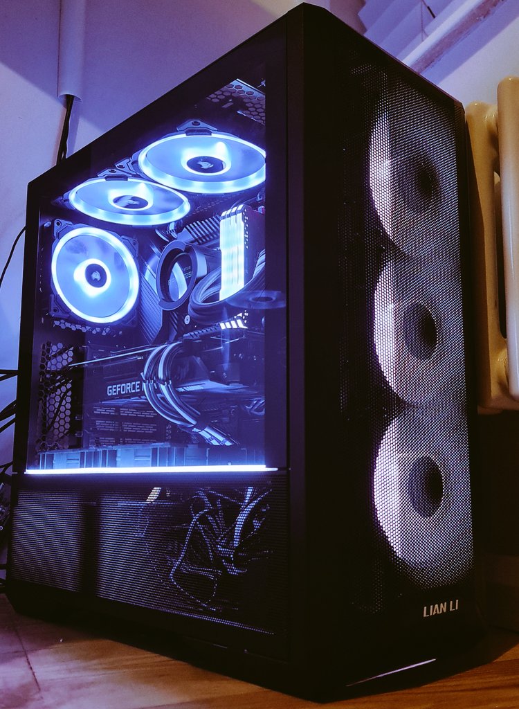 L880NN's tweet photo. The gaming machine is finished @ASUS_ROGUK @GlobalLianli #RTX3080 #Intel https://t.co/Uta6CkwYfM