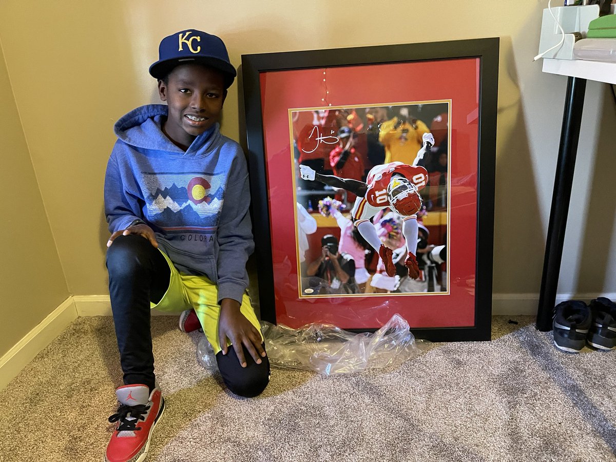 JasonRust's tweet image. 10 years ago tomorrow this kid was born in a tiny village in Ethiopia. For his bday he wanted an @cheetah autograph pic!   @PatrickMahomes was “too expensive” haha Go @Chiefs #winforjudebday