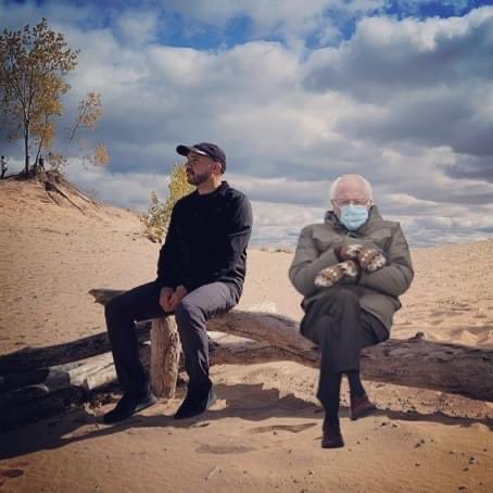 Lui5's tweet photo. Just me and Bernie enjoying the Sleeping Bear Dunes. #BernieSanders #berniesmittens #Berniememes #sleepingbeardunes https://t.co/xm43QIxvde
