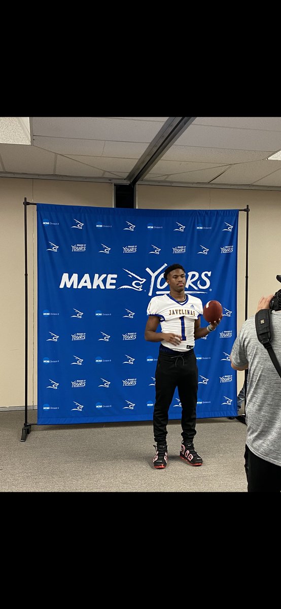 #AGTG After a GREAT conversation with <a href="/Coachsalinas12/">Michael Salinas</a> and the coaching staff, I am BLESSED to receive a offer from Texas A&amp;M Kingsville. <a href="/coachking85/">Cody King 🌵</a>