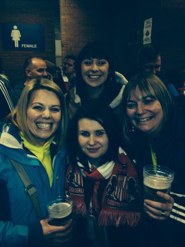 Lucy__Hall's tweet photo. 7 years since our semi final trip to old Trafford. All the gear and nee idea 🔴⚪️🔴⚪️ #safc https://t.co/h9o21ehohT