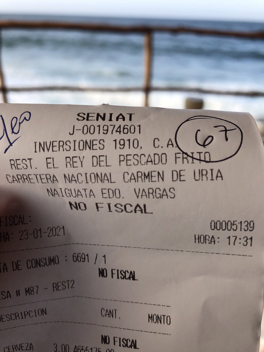 tovarguedez's tweet photo. Un desayuno para 4 personas en las cachapas de La Unión: $64.

Un almuerzo en El Rey del Pescado en La Guaira para 3 personas: $67.

Un sueldo mínimo: $1,5 https://t.co/YGgHsgAMxB