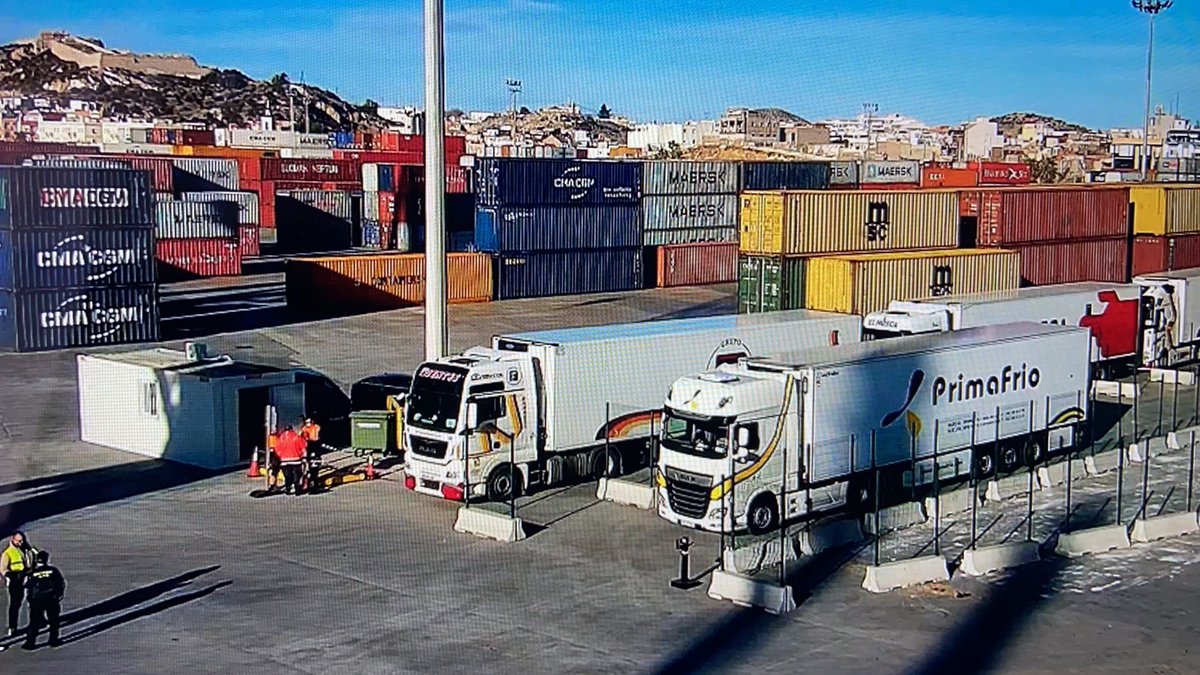 yolandaAPC's tweet photo. La línea marítima -camiones con conductor a Toulon, Francia, empieza su segundo viaje con el apoyo y la apuesta de nuestro sector Trsnsporte por su Puerto de Cartagena. Con vosotros la Region es más grande .💪💪💪🇪🇸 https://t.co/QsuxfMMBcb