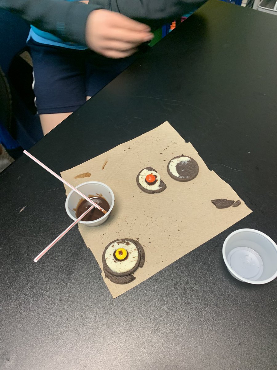 RocknwithHays's tweet photo. Oreo Earth Layers...learning never tasted so good! @CryarCats #challengeaccepted #nyas https://t.co/hmHB3XZtJ9