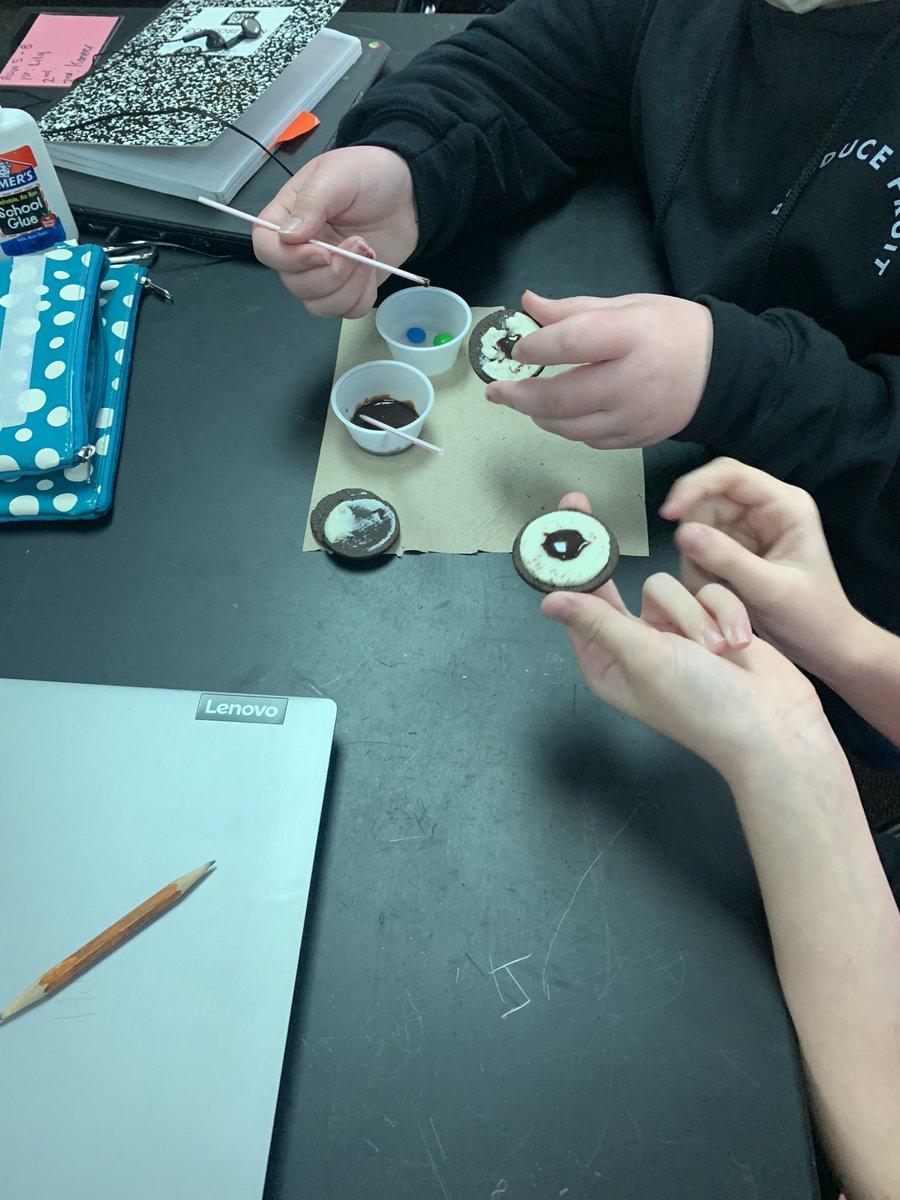 RocknwithHays's tweet photo. Oreo Earth Layers...learning never tasted so good! @CryarCats #challengeaccepted #nyas https://t.co/hmHB3XZtJ9