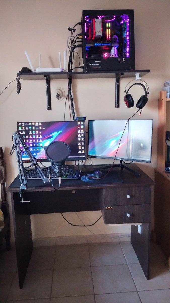 fnwallaz's tweet photo. @RobleisIUTU #SetUpforRob tranqui pero safa... al micro lo cambie de lugar https://t.co/HhpDtgNXdK