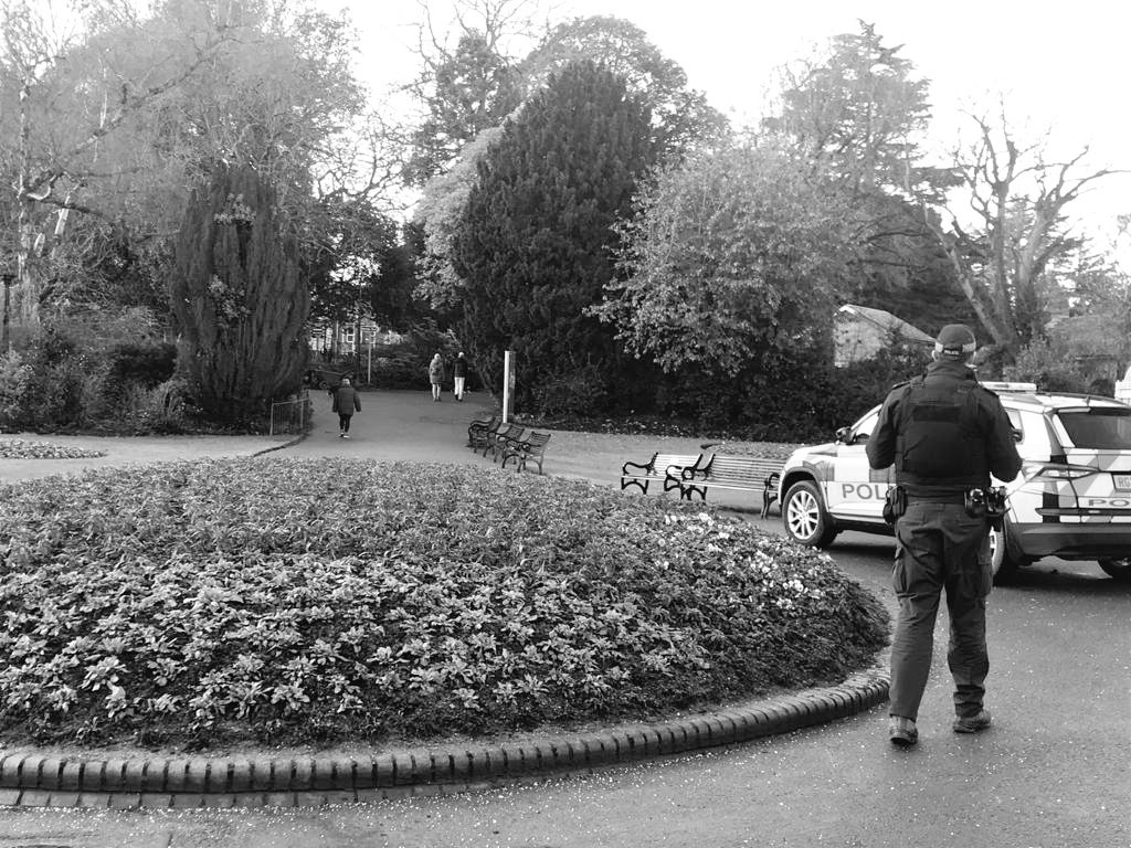 jolenebuntinguk's tweet photo. #COVIDFASCISM: PSNI 'Tactical Support Group' roaming around some popular parks and recreation areas across Belfast today, hunting down Big-Bad 'COVID Rule' breakers.
Are there no real criminals to catch, instead of harassing families out for a walk?
#Destopian #COVID1984 https://t.co/MKLGKeAeka