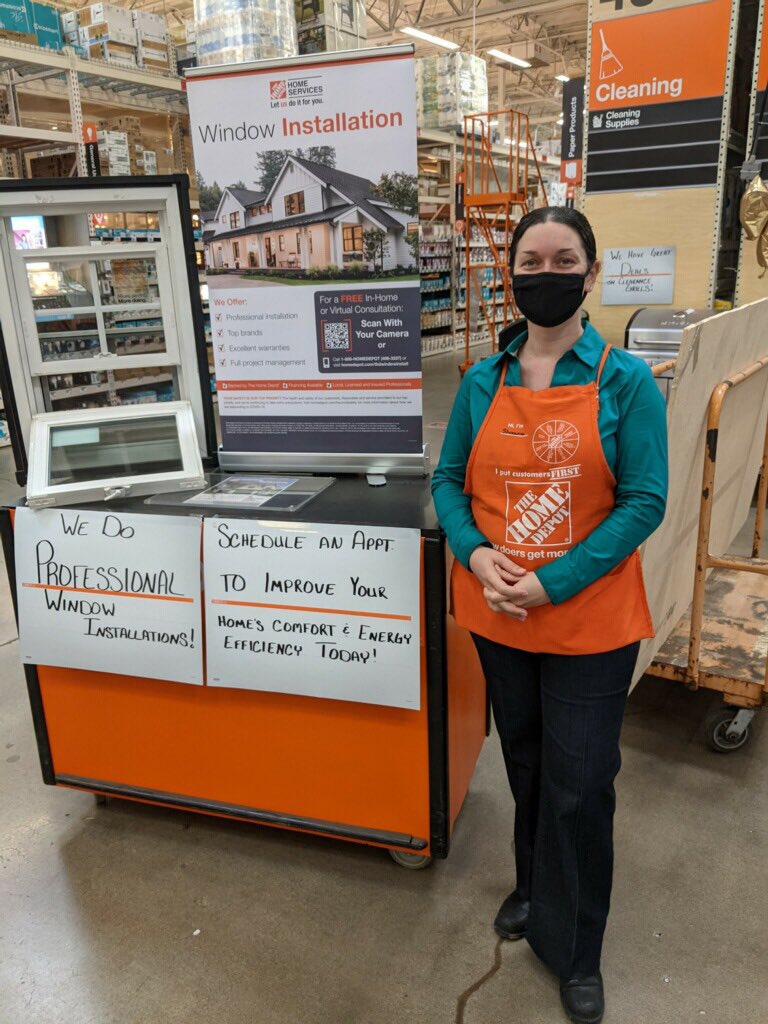 DC Shawna Dixson advising customers of conveniences of Getting windows installed via HDIS in Eugene... #hdisportland ⁦<a href="/y_atonna/">Yvette Atonna</a>⁩ ⁦<a href="/bryanegan6/">bryan egan</a>⁩ ⁦<a href="/THDPeter_Coombs/">Peter Coombs</a>⁩