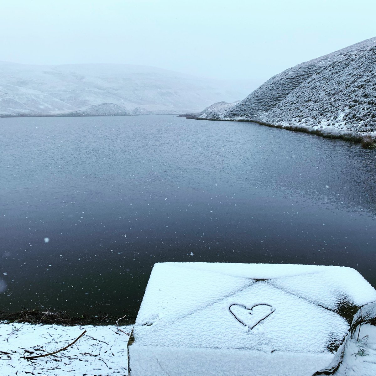 emmalgsutton's tweet image. #3GoodThings 

1. Our 7am-at-the-weekend child didn’t yell for Daddy until 7:58 !! #LieIn
2. Fresh bedding 
3. A glorious snowy walk
4. Root rosti for lunch were yummy

It’s been super tough &amp;amp; lots of distress today, so finding good things is more important than ever