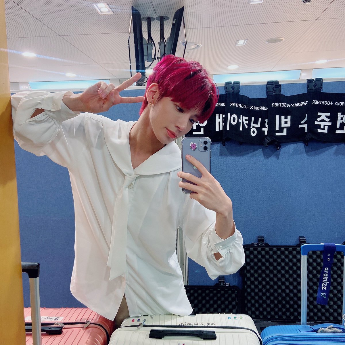 intoTXTchapter's tweet photo. one_ 𝕕𝕣𝕖𝕒𝕞 !!✨ % .一起 › evento.
˚₊·͟͟͟͟͟͟͞͞͞͞͞͞➳❥ : @weareCLOUD91 #CB_CLOUD9 #SayCLOUD9Name
El explotado el día de hoy nos lloró para que lo dejaramos ir a este bello evento porque sin duda alguna es fanático de su trabajo y esperó con mucho anhelo su comeback. https://t.co/RqEXqlKt0G