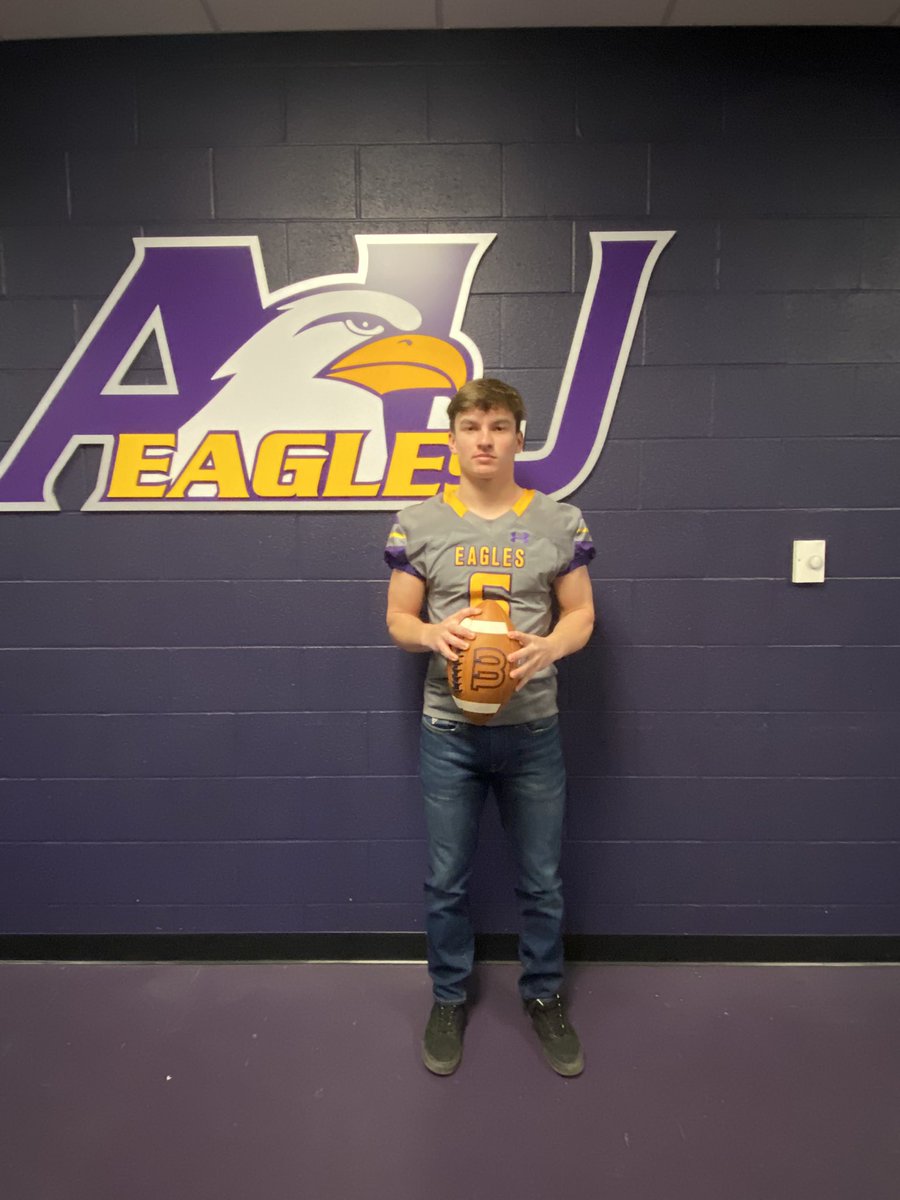 xaviersmith06's tweet photo. Had an amazing visit with Ashland University! Blessed for having me! @coach_geiser @CoachOwens_ @AshlandFB https://t.co/I6H1IaLMUM
