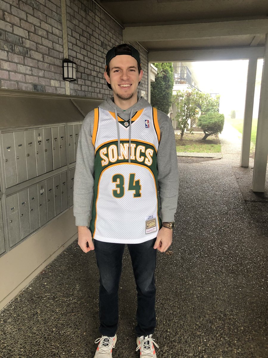 DjHalv13's tweet image. Gotta rep on #SonicsSaturday !! @SimplySonics @simplyseattle #BringEmBack
