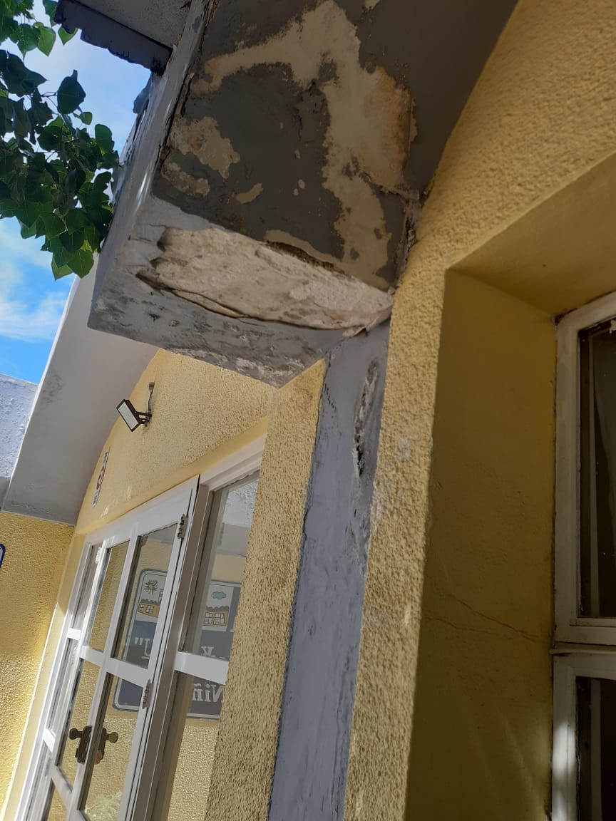 roxanareyessc's tweet photo. La semana pasada el anuncio fue  la "Sanitización y limpieza profunda de los edificios". Sin embargo, no se ve ningún movimiento en la escuelas de #RioGallegos. ¿Gobernadora @aliciakirchner no debería pedirle a sus funcionarios que rindan cuentas de su trabajo? https://t.co/orwIIoeKVi