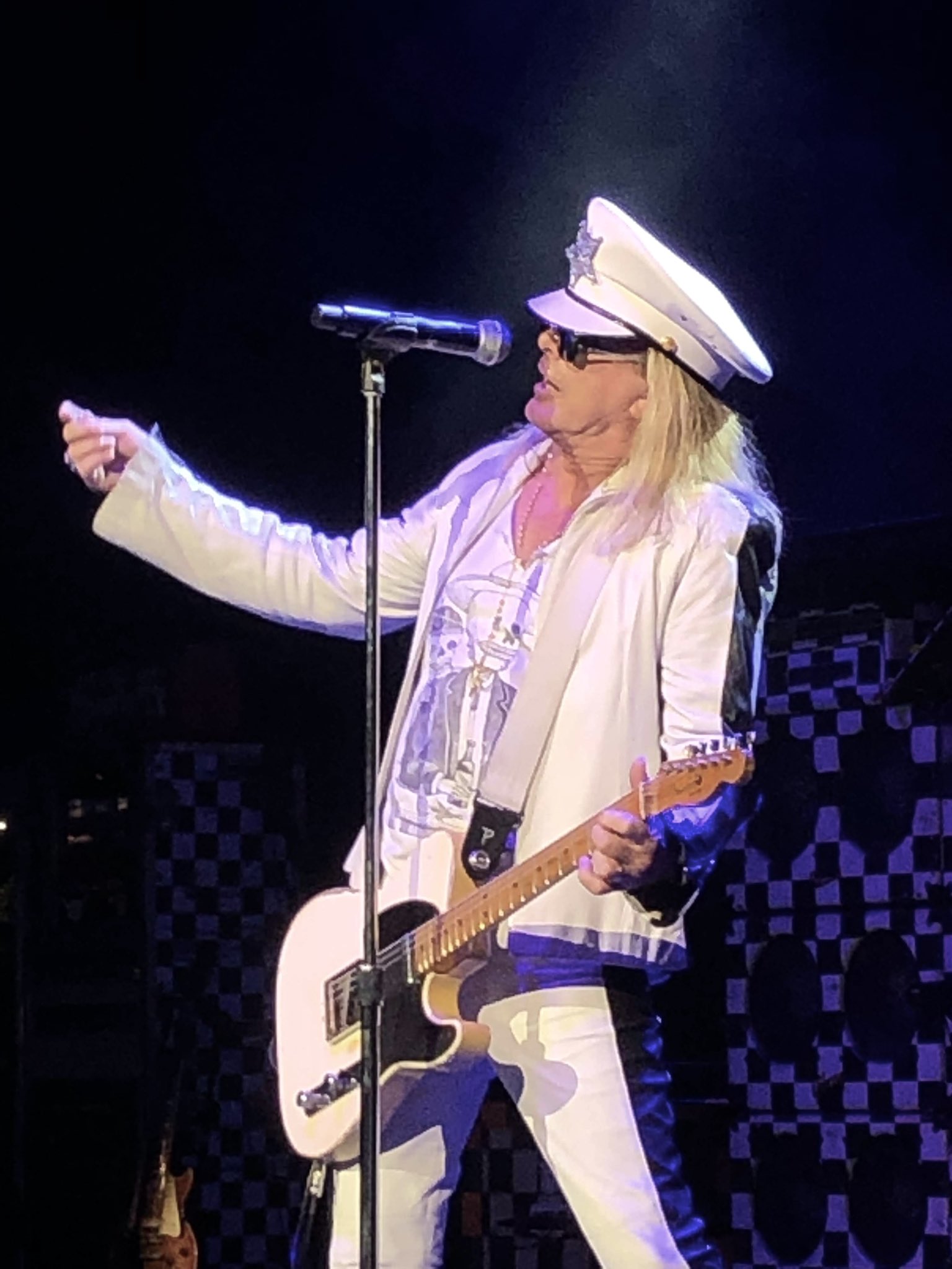 Happy Birthday to the great Robin Zander.  The man still has the pipes. 