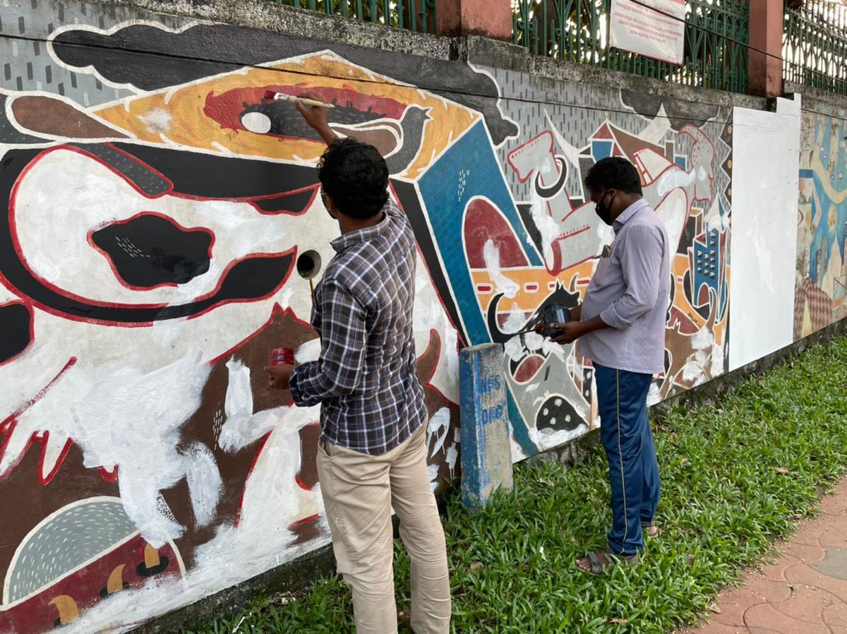 NewTrivandrum's tweet photo. #ആര്‍ട്ടീരിയ മൂന്നാം ഘട്ടം പുരോഗമിക്കുന്നു....

തലസ്ഥാനത്തെ മതിലുകള്‍ വീണ്ടും കാന്‍വാസുകളായി മാറുബോൾ... https://t.co/vfn4mkUEOP