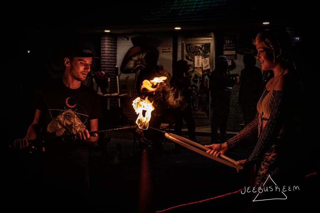 iappreci8urbutt's tweet photo. Photos from last weekend that I'm p happy with πβ€οΈ
#firephotography #flowarts #fireperformance #fireflow #flowartist #photography #flowtography #cannonrebelt7i #rebelt7i https://t.co/ZjAN4CBCwK