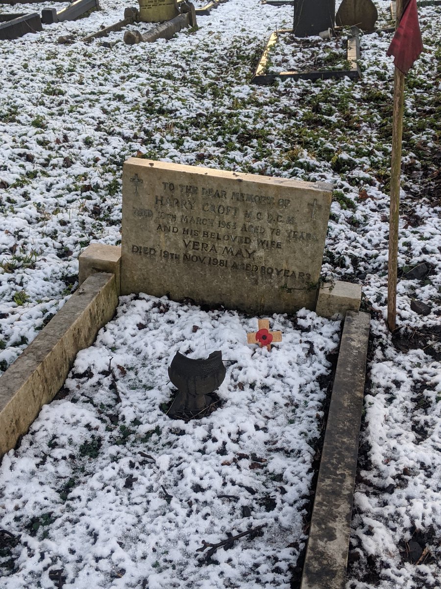 THREAD: Went for a walk today (yes in the snow!) and wound up at St Giles' at the top of the hill in Rowley Regis. Had to go into the cemetery of course and came across this gent who died in 1963. Was intrigued to see MC & DCM next to his name. Obviously had to know more... (1/6)