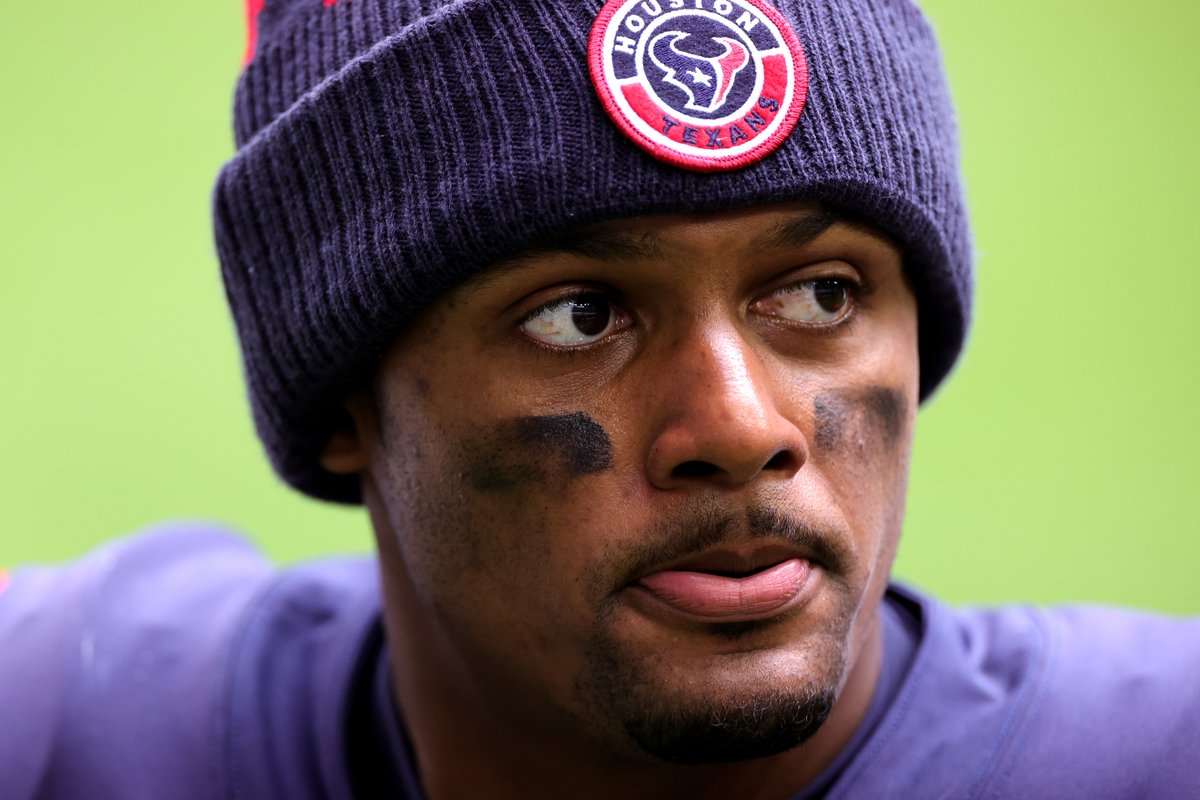 BleacherReport's tweet photo. Deshaun Watson’s top two choices for trade destinations, per @ArmandoSalguero 

* Jets
* Dolphins

(@brgridiron) https://t.co/hxJCOgKESQ