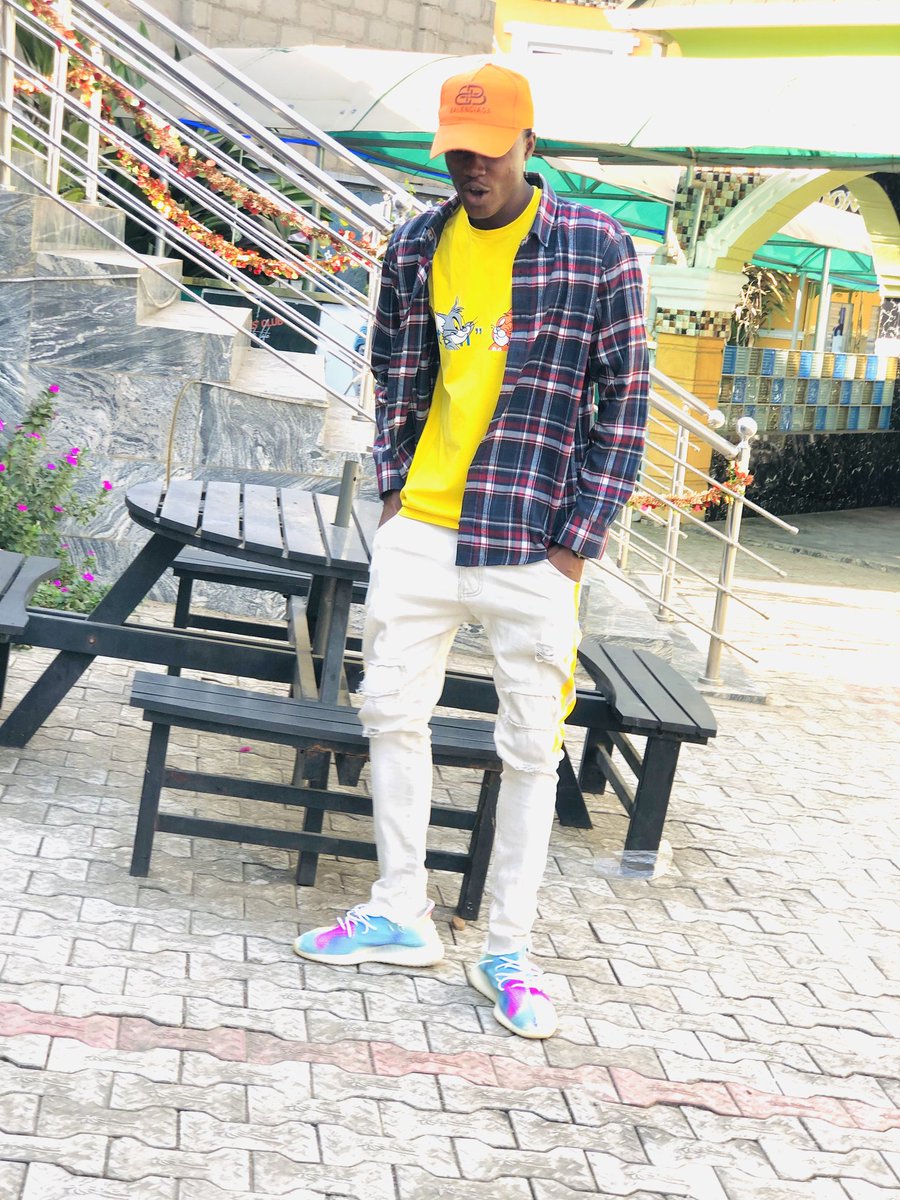 iammhubby's tweet photo. "Tryna shine where the sun don't beam like a diamond in the rough"
#SUNSHINE #STAR #STARSTONIGHT https://t.co/O1kL8AcMvw