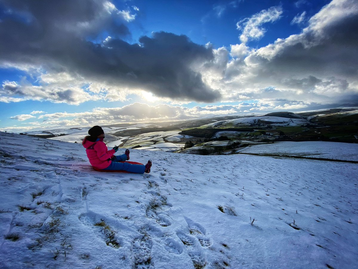 Who needs the French Alps when we’ve got this beautiful landscape to play in. #Wales #snow #CambrianMountains 🏴󠁧󠁢󠁷󠁬󠁳󠁿