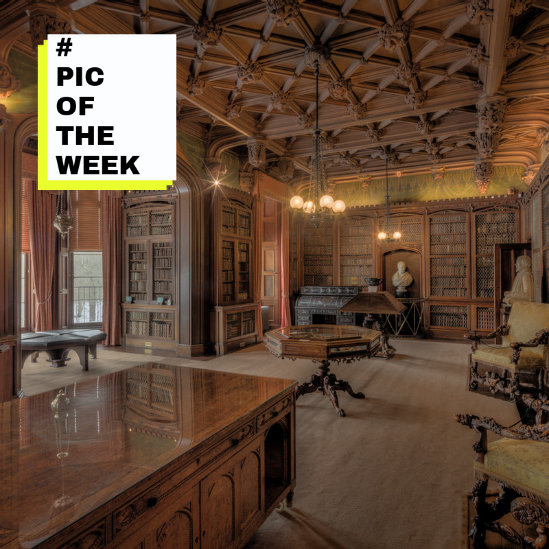 I simply couldn't resist sharing this photo of this amazing library. It's time for another pic of the week. #picoftheweek #luxuryrealestate #johnlscott