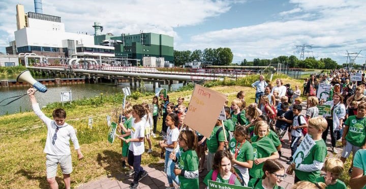 fenokkio's tweet photo. Ook zo zat van #Vattenfalls bloedirritante #reclames die met zgn #klimaathijgerige propaganda je huiskamer bestormen?
Verhaal rammelt aan alle kanten. En als ultieme #emotiechantage zet @VattenfallNL kinderen in.
Maar wat vinden die #kinderen er eigenlijk zelf van? 
Nou zo https://t.co/61we05HOES