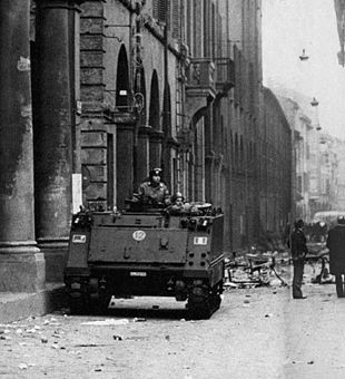 During the Years of Lead, both far-left Marxist groups, far-right neo-fascist groups, and state agencies performed bombings, kidnappings, arsons, and murders, turning Italian cities into literal warzones. 12/?