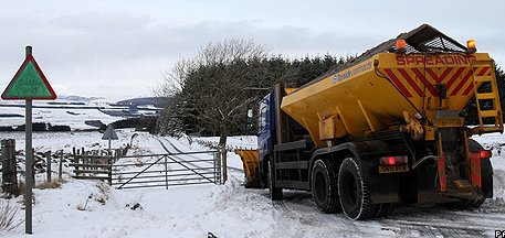 We occasionally see these orange & yellow beasts spewing out grit that might ‘damage paintwork’, and often see indignation of ‘roads not gritted’ when there’s snowfall. So how does this actually work?