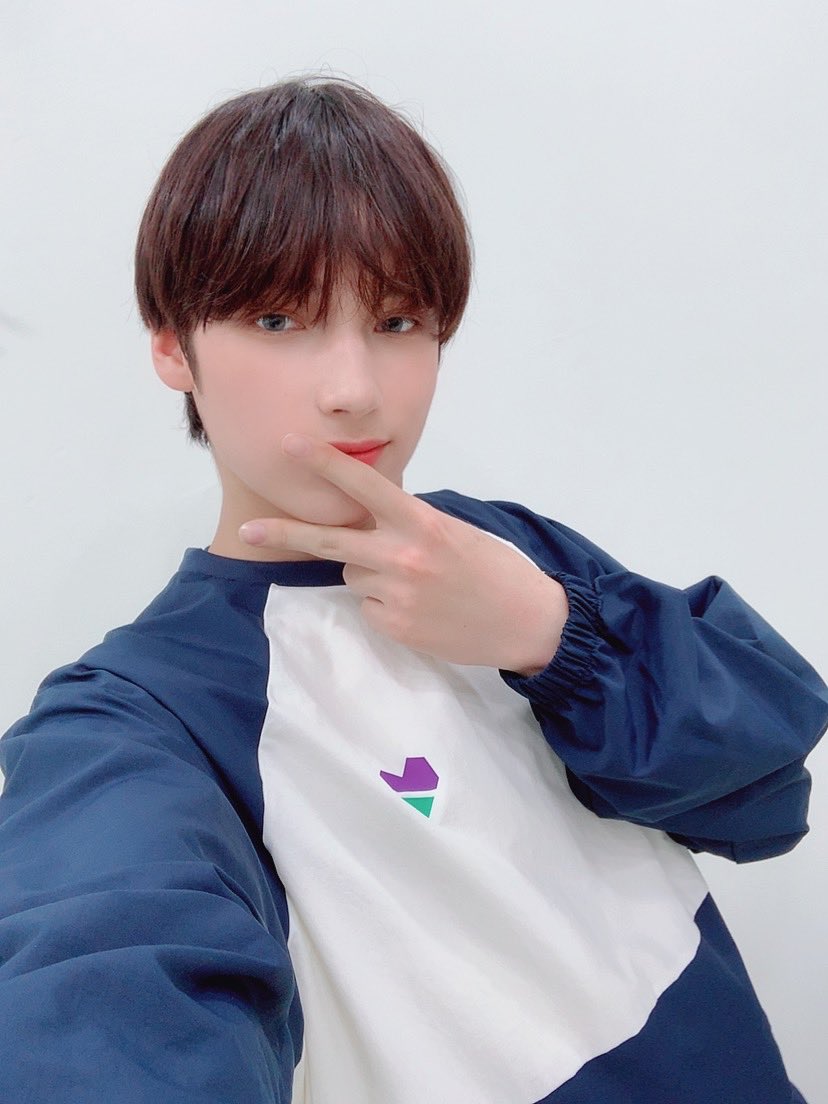 intoTXTchapter's tweet photo. [HYUKA]
Holaaa les habla aquí Hyuka^^ el día de hoy escuché esta linda canción, la verdad me gustó demasiado el mensaje que transmitía y sobre todo la importancia de recordarnos a nosotros mismos lo grandiosos que somos. 💓

#PurposeWithSole 
#TeamDearMe https://t.co/6Vi3Rnq0Aa