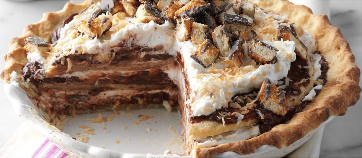 Homemade pies are the best. 🥧 On this National Pie Day, enjoy making this Chocolate Coconut Chantilly Pie, featuring Girl Scout Thin Mints! bit.ly/2eVETw6 #ThinkOutsideTheCookieBox #CreateMomentsofJoy #gsnetx #cookies #thinmints #BecauseIGirlScout