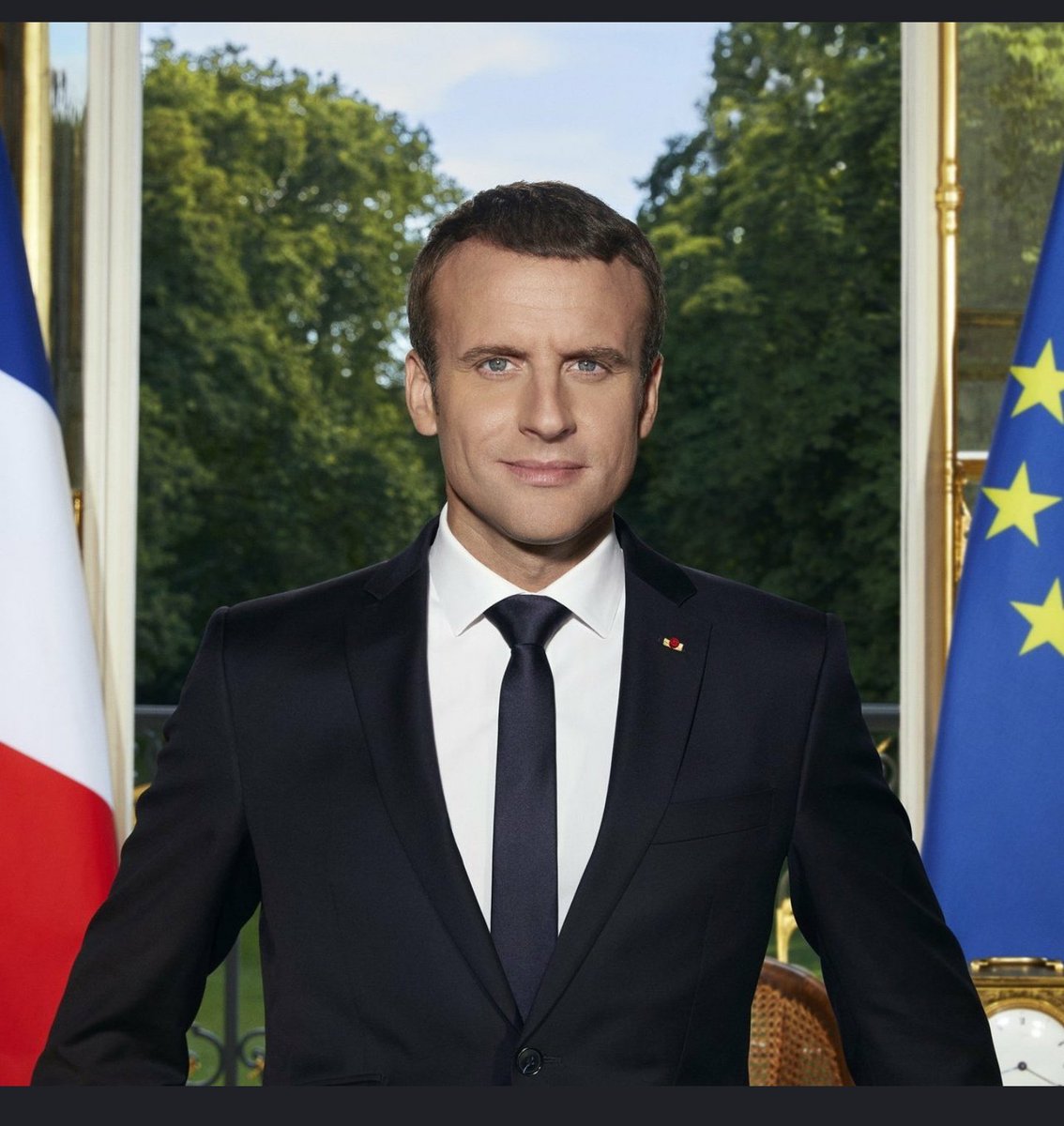 Marwelewel's tweet photo. @Shumael_r7 Emmanuel Macron/Emmanuel Big Mac https://t.co/D4auwamRuK