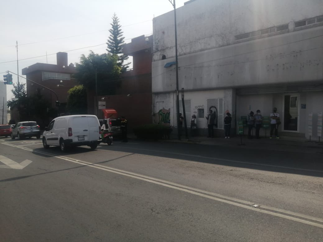 EnlaceTAguilas's tweet photo. #ahorita en Calzdelas Águilas @ColPuenteCAOB agradecemos apoyo de @OVIALCDMX #JefeHalcon #KHRONOS5 #DIAZSANANGEL Liberando movilidad  y con dispositivo para evitar el estacionamiento prohibido 🎖 @En_LasAguilas @LomaAguilassur @rodeleonm @VillaVerdunAO @PORLASAGUILAS https://t.co/rMNX50JVx3