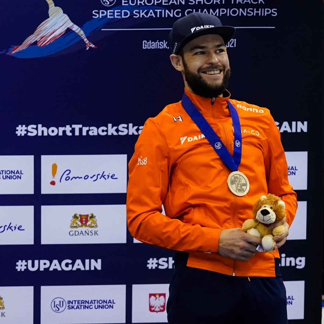 sjinkieknegt's tweet photo. After 2 heavy years back on the podium💥🥉💥
#bronze #ShortTrackSkating 
#gdansk #longwaytogo https://t.co/nIa5B6MnrR