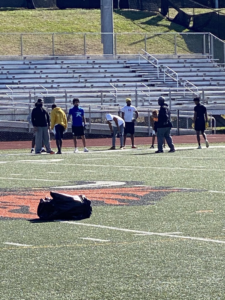 ann1967smith's tweet photo. Unsigned Senior Combine today at Huffman. πππ§‘ Shoutout: We have the best moms. #ilovefootball #coachwifelife #govikswin https://t.co/LxY5squEPJ