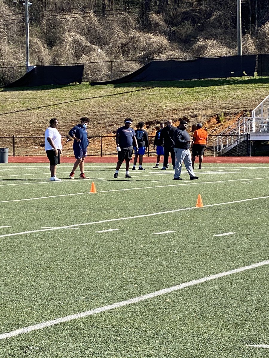 ann1967smith's tweet photo. Unsigned Senior Combine today at Huffman. πππ§‘ Shoutout: We have the best moms. #ilovefootball #coachwifelife #govikswin https://t.co/LxY5squEPJ