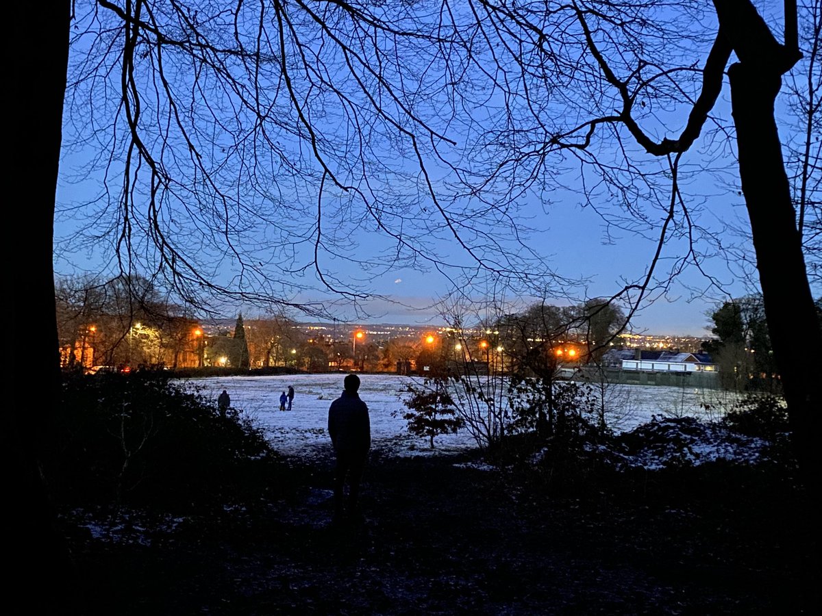 adweeks's tweet photo. Beautiful views as it gets dark across Camp Hill in Woolton. #awewalks @LWHPeople @LiverpoolWomens https://t.co/DQwIbBA2OI