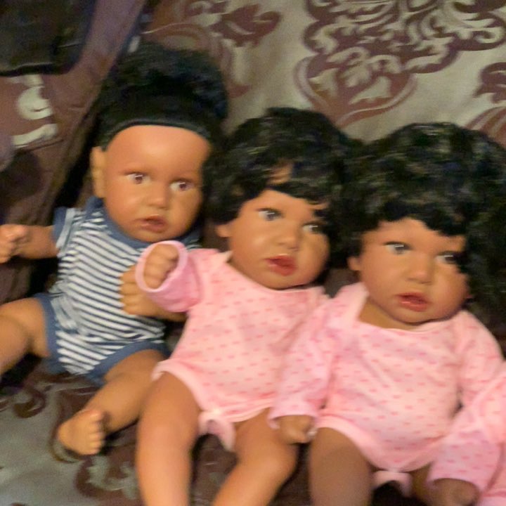 nurserae_'s tweet photo. My mom said she ordered some reborn dolls for my nieces. This is what she ordered &amp; what she got. Man. I can’t breathe. All the dolls have on the same wig. Nothing of what she ordered. 🤣 https://t.co/SFYqHBq1p1