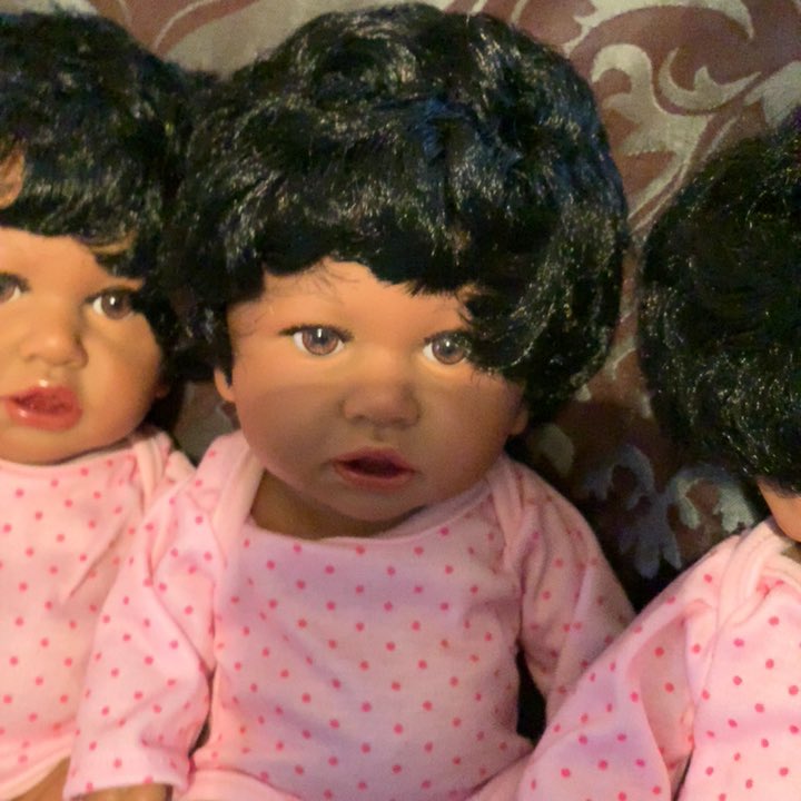 nurserae_'s tweet photo. My mom said she ordered some reborn dolls for my nieces. This is what she ordered &amp; what she got. Man. I can’t breathe. All the dolls have on the same wig. Nothing of what she ordered. 🤣 https://t.co/SFYqHBq1p1