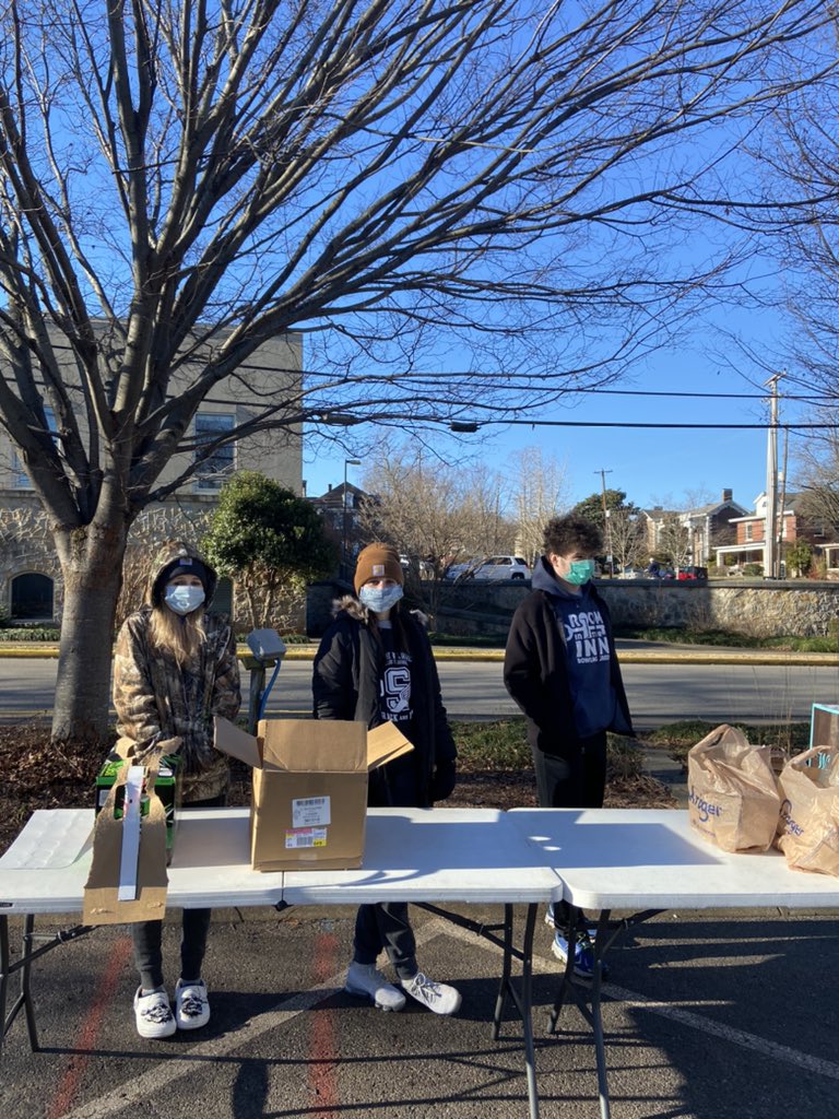ddepp44's tweet image. These @SouthWarrenHigh students continue to amaze me. Even in a pandemic they continue each week to feed those in need. @RDeppOutreach