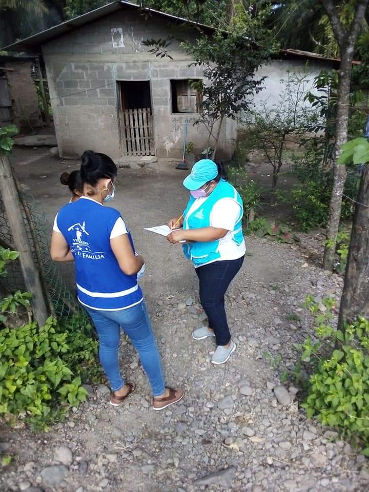 Mejores_Familia's tweet photo. Junto al equipo de #GuíasDeFamilia nos desplazamos a las comunidades de Tocoa, Colón, para verificar que hayan llegado a las familias damnificadas los beneficiarios de la operación #NoEstánSolos que impulsa el presidente @juanorlandoh 

#SomosMejoresFamilias👩‍👧‍👦 https://t.co/KJOgexuEQ5