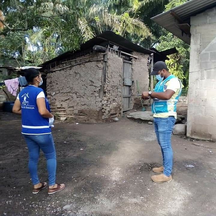Mejores_Familia's tweet photo. Junto al equipo de #GuíasDeFamilia nos desplazamos a las comunidades de Tocoa, Colón, para verificar que hayan llegado a las familias damnificadas los beneficiarios de la operación #NoEstánSolos que impulsa el presidente @juanorlandoh 

#SomosMejoresFamilias👩‍👧‍👦 https://t.co/KJOgexuEQ5
