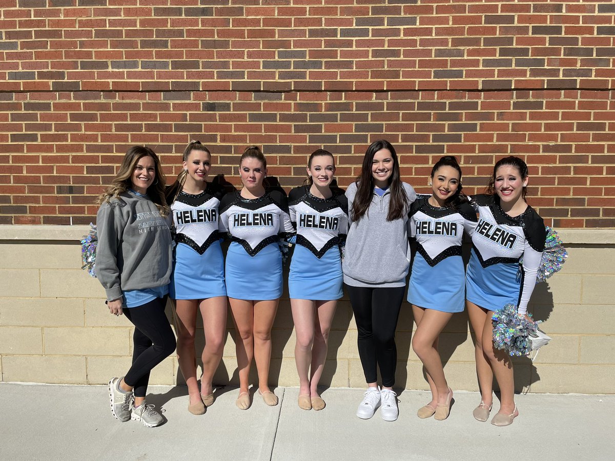 MrsJRuss's tweet photo. 4th place in Game Day 🙌🏼🙌🏼 We love getting to represent our city and school! 💙 Thank you to my sweet seniors for everything! We love you! https://t.co/iJzbUnSAwL