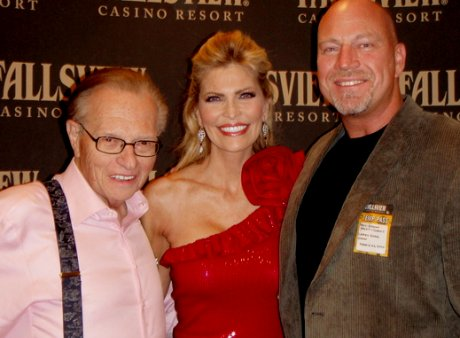 Broadcasting legend #LarryKing just passed away @ 87. Mr. King told me about accidentally driving into the back of a car driven by soon 2 be #JFK. Larry had 2 then promise 2 vote for him! Links to my interviews with Mr. King are here facebook.com/thedrewmarshall So many great stories!