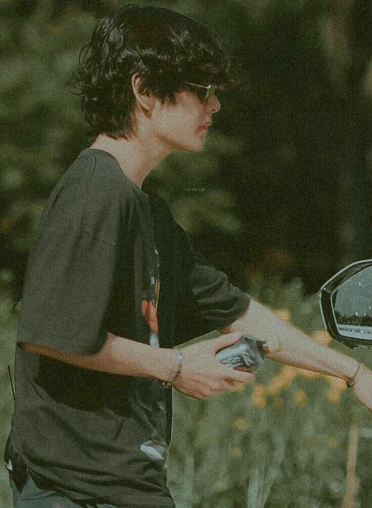 colourofsorrow's tweet photo. #Taehyung in the soop was a cultural reset. Boyfriend material.
#BTS #BTSV #KimTaehyung #taehyungnsfw #taehyunghot #taehyungsexy #btsarmy #armybts #v #inthesoop #TaehyungYouArePerfect #taetae #tae #taehyungcute #btsnsfw #btshot #vcute #vhot #TAEHYUNG๐ #taekook #taekookau #au https://t.co/AoDZHIb8FI
