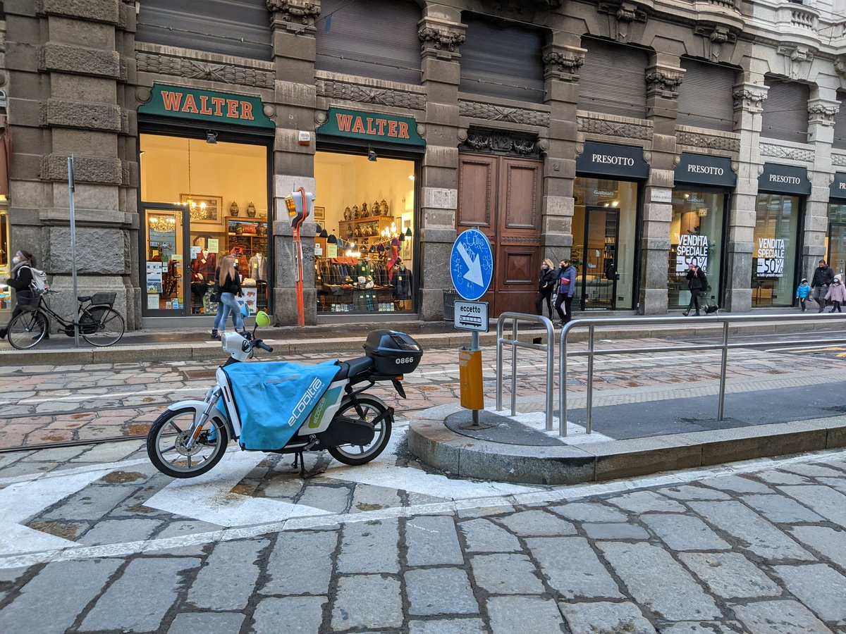 malasharing's tweet photo. #scootersharing #Milano #malasharing piazza Missori 2 @CooltraItalia numero 0866 in #malasosta in mezzo alla strada contromano alle ore 16:00 del 23/1/2021 #incivili #ecooltra https://t.co/Ij2kNz6TTD